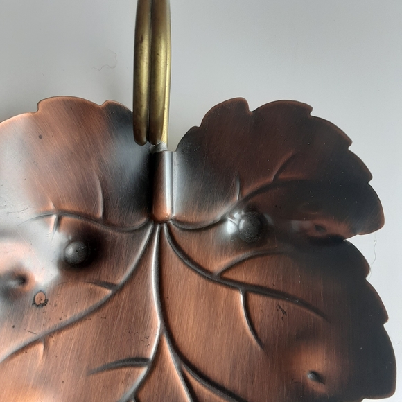 Coppercraft Guild Leaf shaped trinket holder - Picture 4 of 9